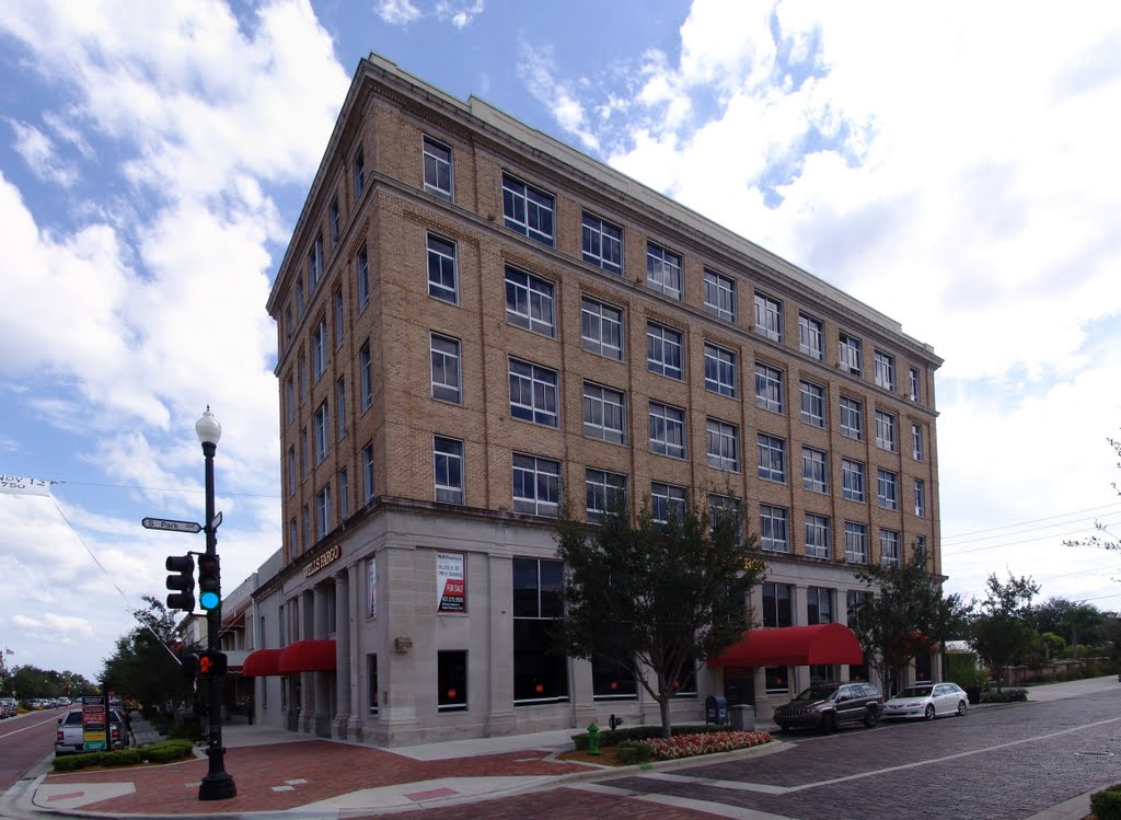 1st National Bank building, cost quarter million to build in 1922 (10-16-2011) by Ken Badgley