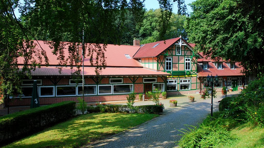 Restaurant Rohlfshagener Kupfermühle, etwas versteckt aber lohnenswert. Seit 1808 ist sie im Besitz der Familie Franck. by Hans Wolters