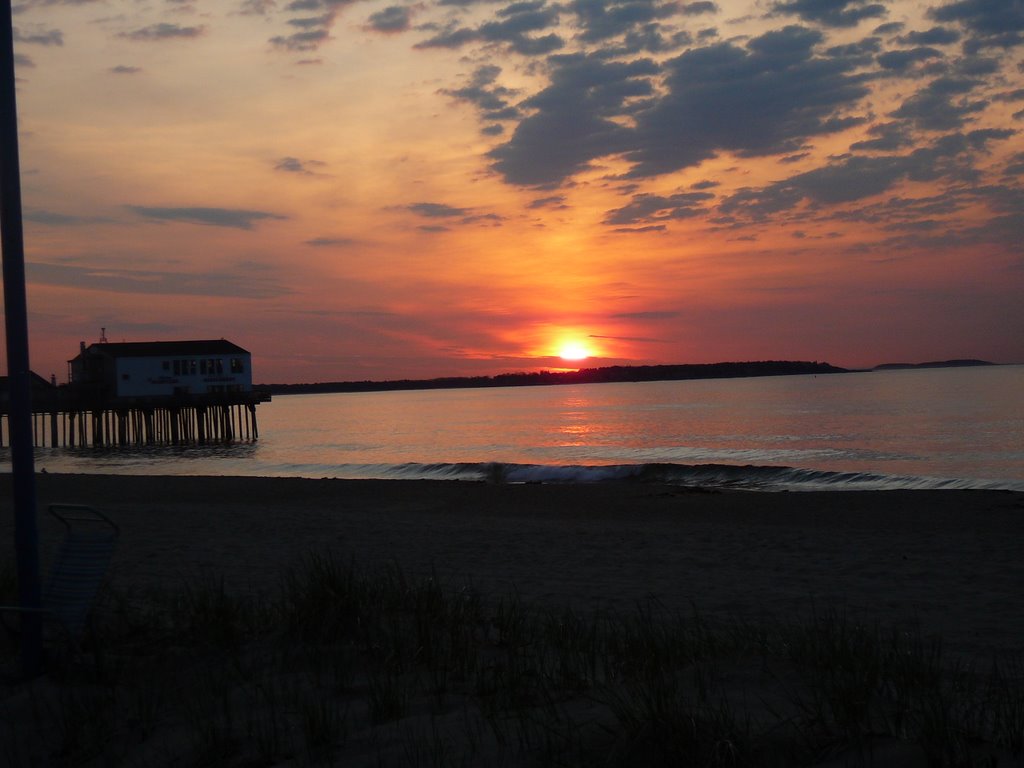 Pier at sunrise by pat023