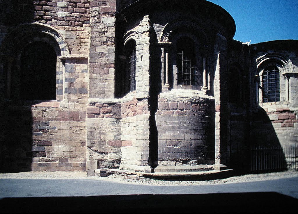 Brioude, St-Julien 1993 - Chor von außen by Wensky