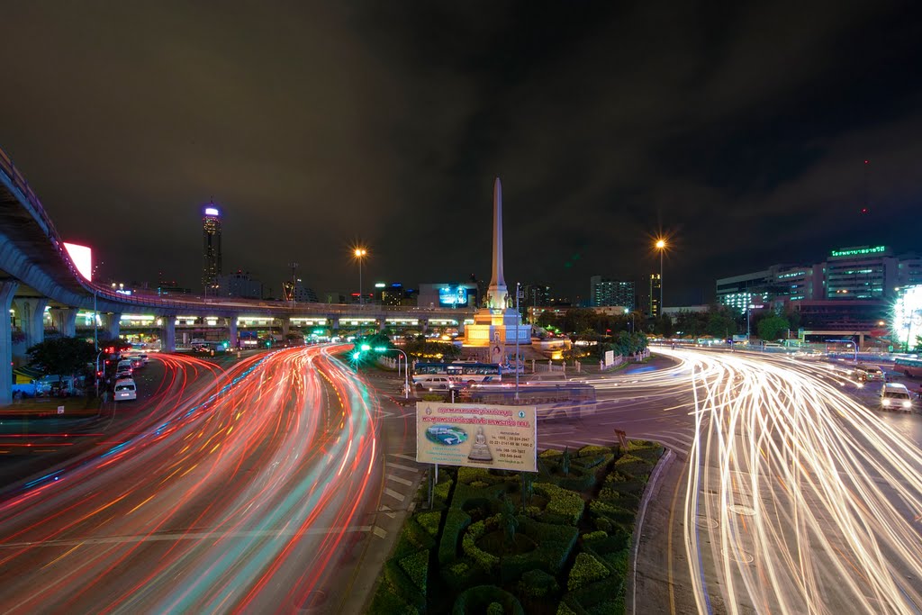 Victory Monument, Bangkok by Phadermchai Kraisora…