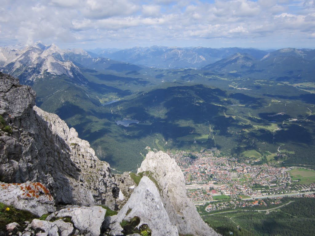 Blick von Bergstation Karwendelbahn hinunter nach Mittenwald by Hofmann H.