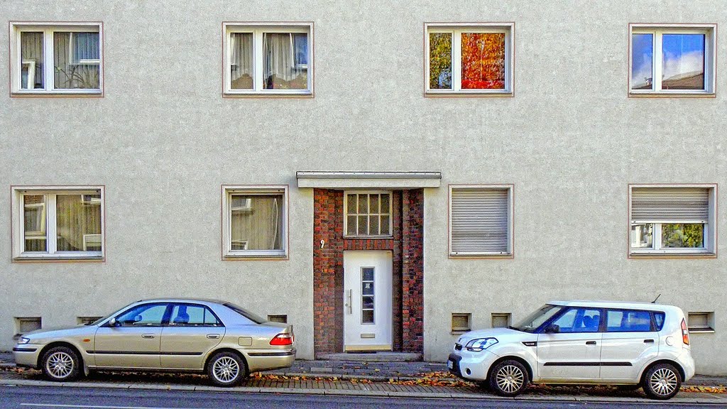 Essen-Frohnhausen / Gebäudefassade in der Leipziger Strasse by Cityfotograph