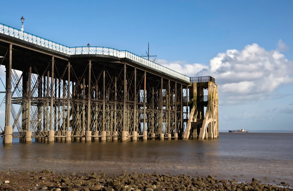 Penarth Pier #2 by welshphil