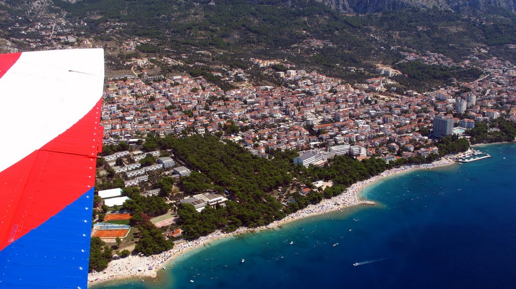 Makarska coast from airplane by Ján Gajdušek