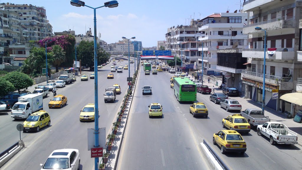 Rd to Sheikg Daher lattakia - الطريق المؤدي إلى الشيخضاهر مقابل المركز الثقافي by Hicham hasan