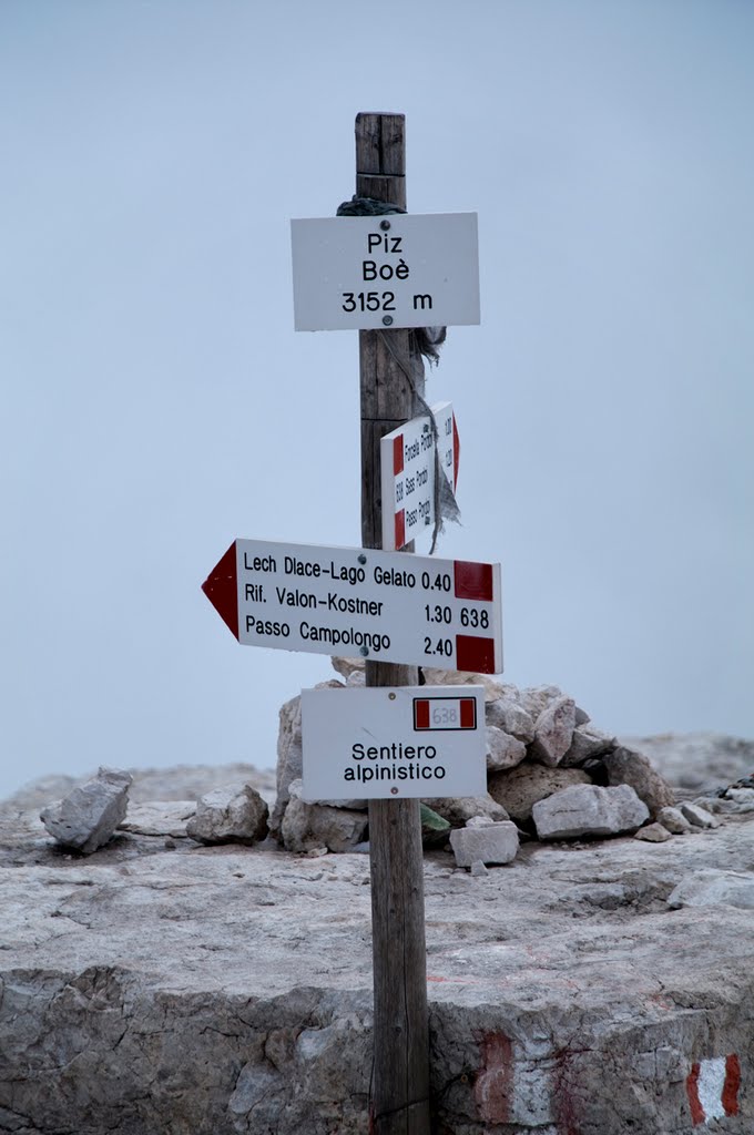 Auf dem Piz Boe by Peter Merz