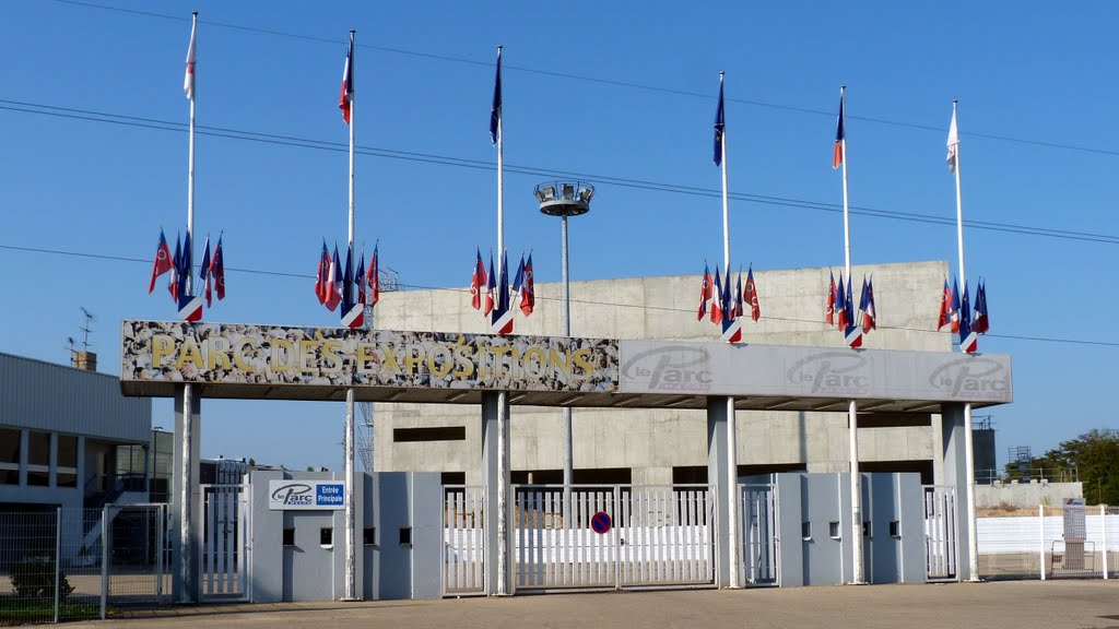 Entrée du parc des expositions de Mâcon by Alain TREBOZ