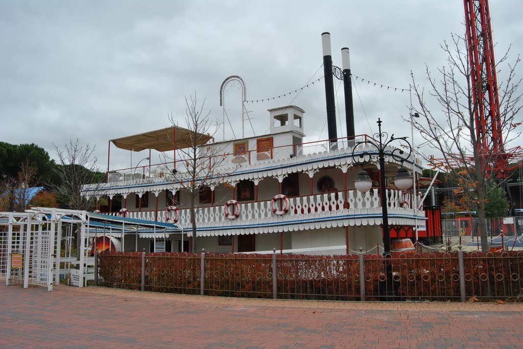 Parque de atracciones de madrid by Alfonso Gonzalez