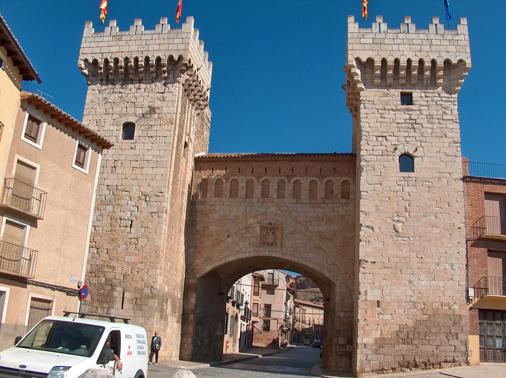 Torres y puerta de abajo by eumevi