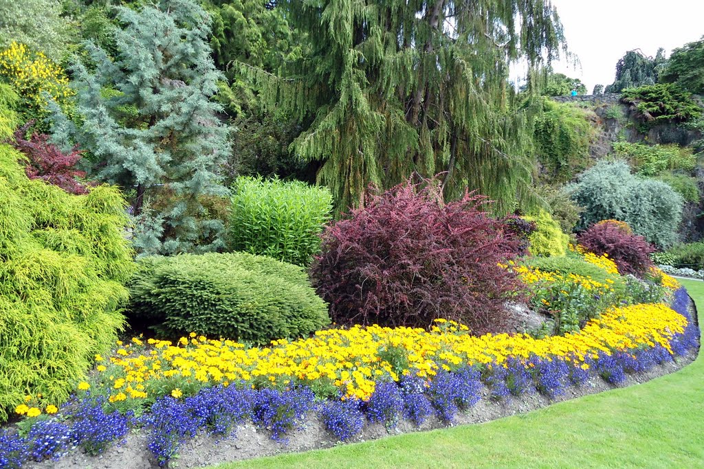 Stanley Park gardens by Pablo V. Gomez