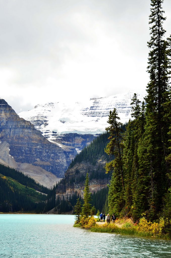 Lake Louise Canadian Rocky Mountain Canada 加拿大 洛磯山脈 露易絲湖 by Cheuk