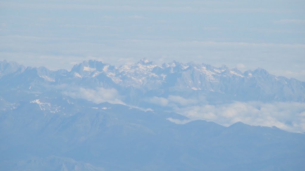 Picos vascos nevados by maruyelmundo