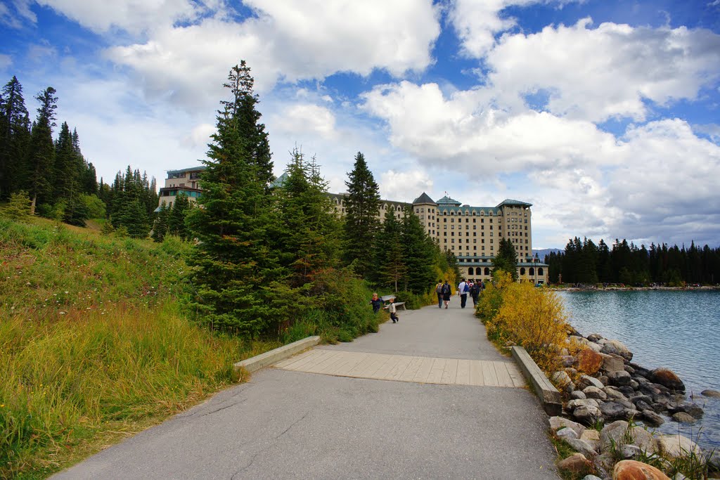 Lake Louise Canadian Rocky Mountain Canada 加拿大 洛磯山脈 露易絲湖 by Cheuk