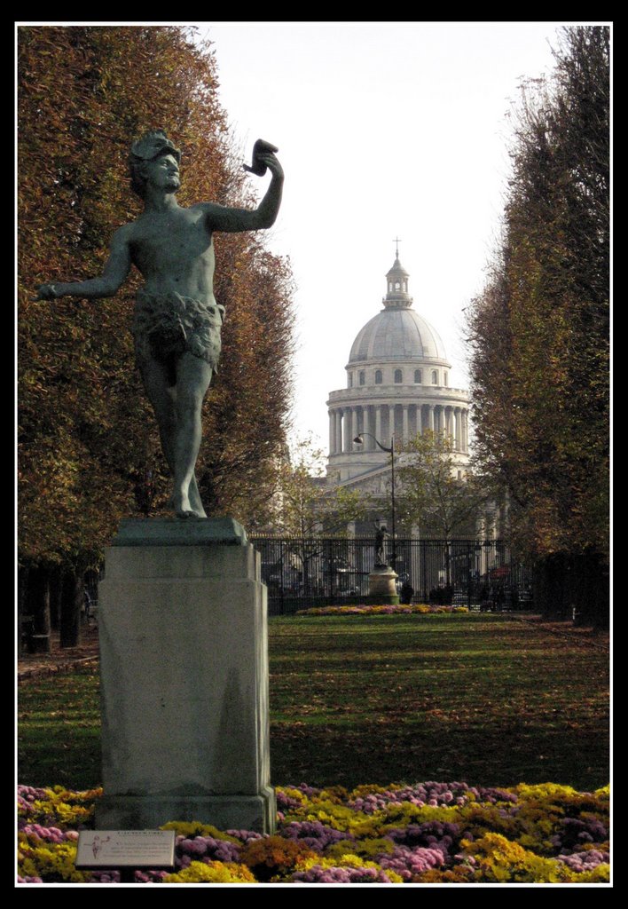 Panthéon de Paris vue du jardin du Luxembourg by Pierre Rondeau