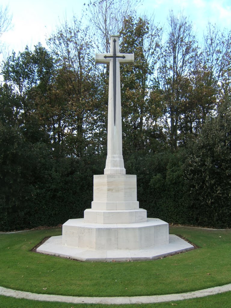 Calvaire du cimetière militaire by joel.herbez