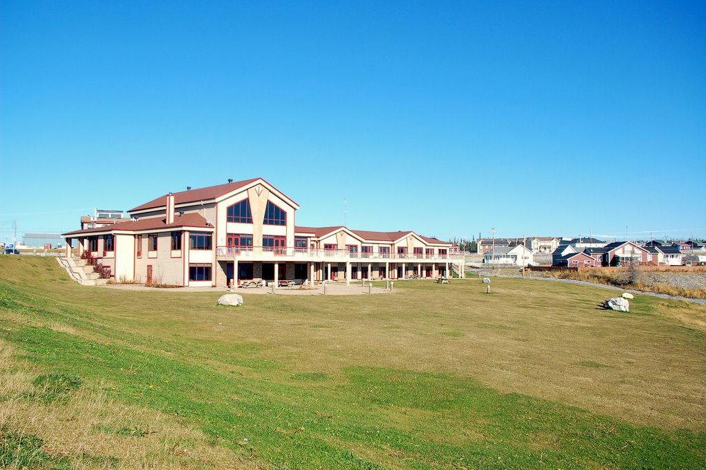 L'auberge vue du quai, village cri de Mistissini, Baie-James, Québec, Octobre 2007 by Christian Claveau