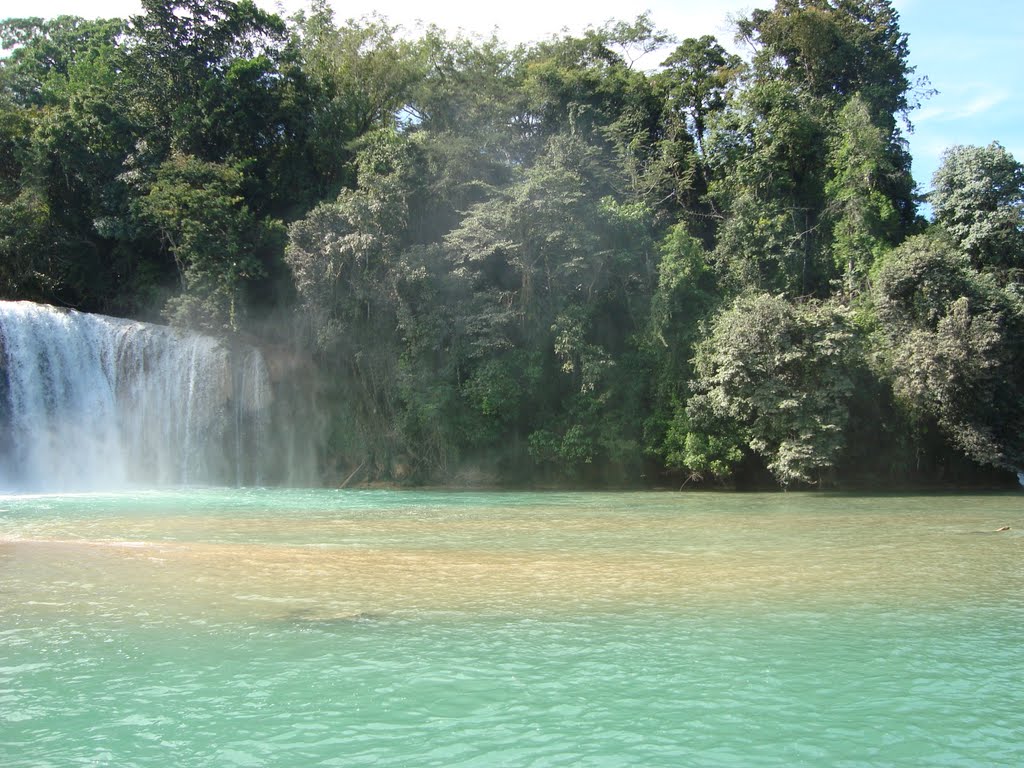 Cascadas de agua azul by ROBERT-CCV