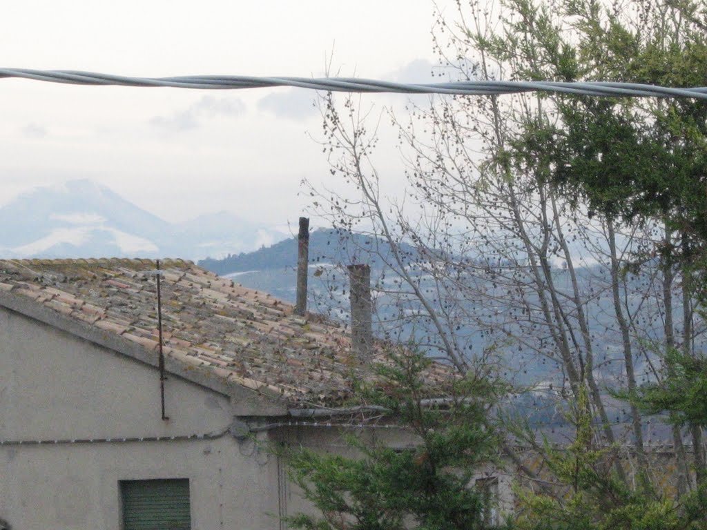 Monte santo pietro con lo sfondo del san vicino by Federico Fabi