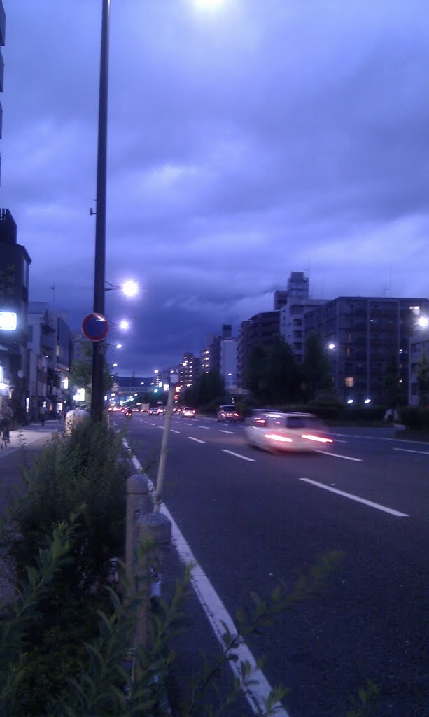 See to east from Gojo-dori at evening by kouichirouhori