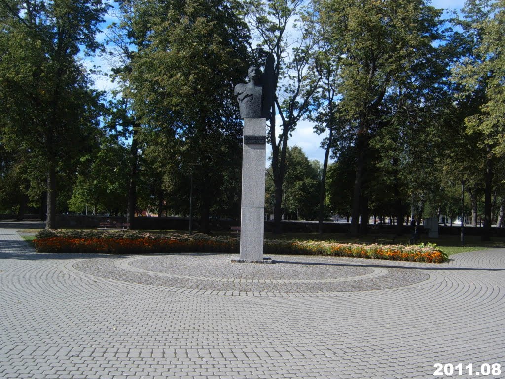 Skveras ir skulptūra / Square and Monument by Irmantas - No2Views!