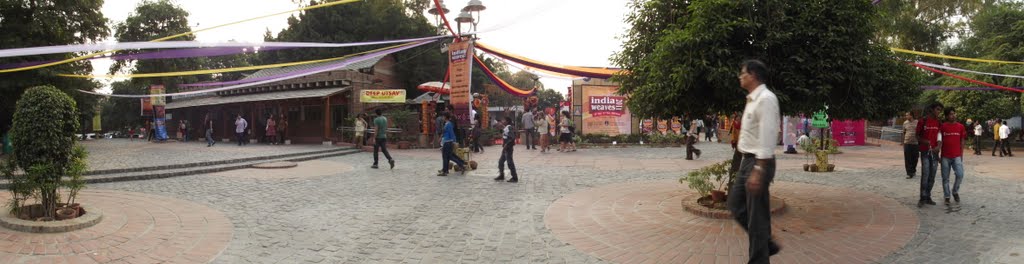 Entry to Dilli Haat by cherisam