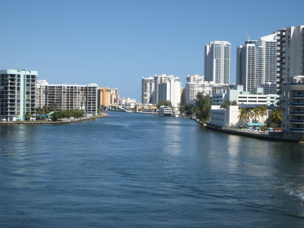 Scenary from the bridge of E. Hallandale Bld. by Tero K.