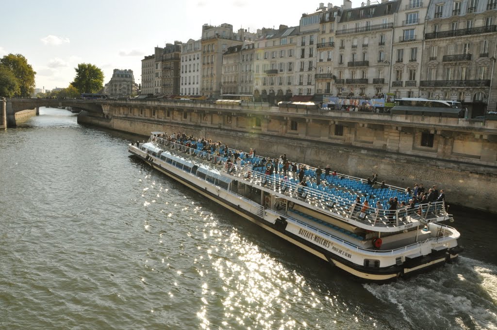 Le bateau-mouche by bhubert