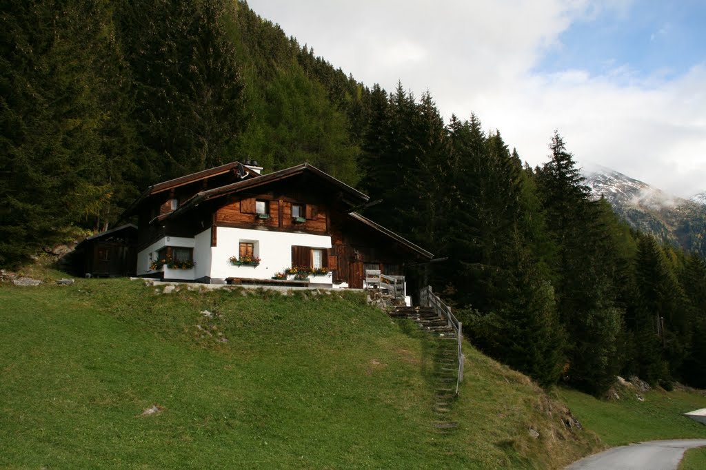 Holzhaus bei Niederthai 20111013 by Tobias Gutsch (tguts…