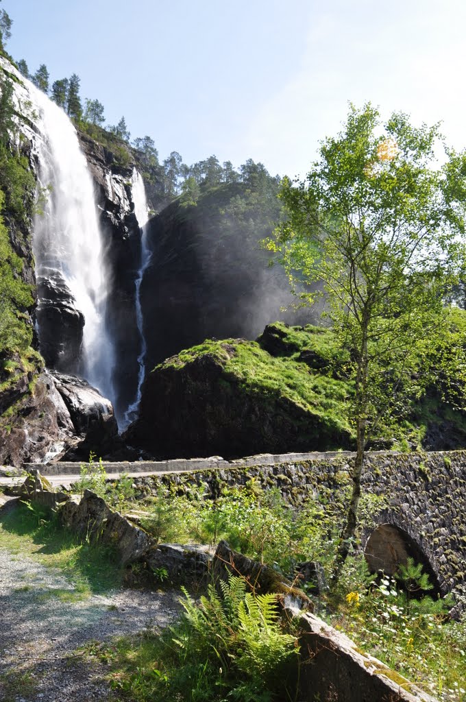 Hesjedalsfossen by Eriksen