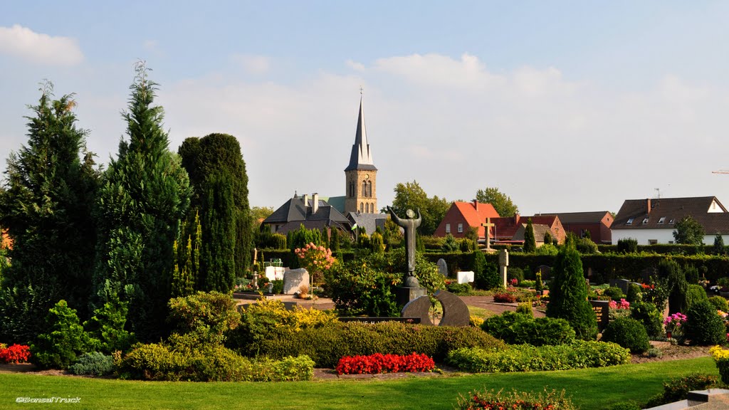 D - Salzbergen St- Cyriakus Kirche vom Friedhof by BonsaiTruck