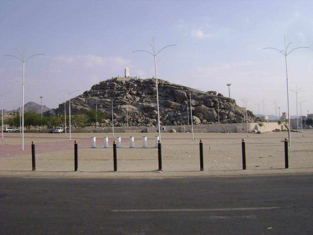 Jabal-e-Rehmat Backside, Arafat by Taha Tahir