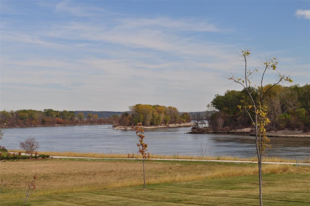 Looking up the Missouri River, from near ramp to pedestrian bridge, Omaha, NE by marnox1