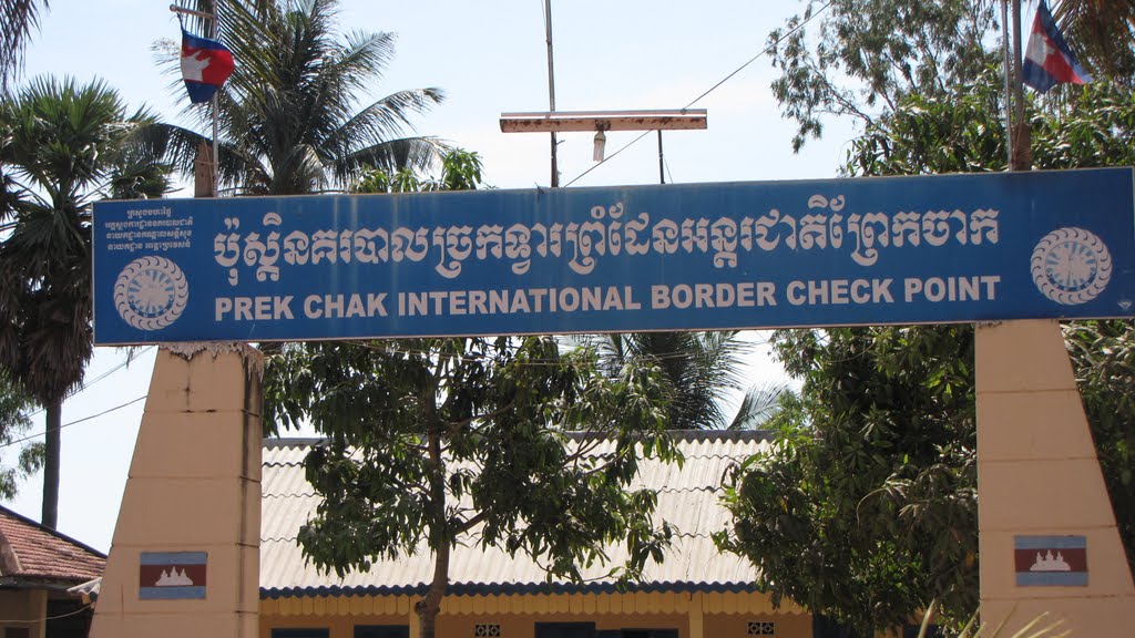 The Cambodia Border to Vietnam in Ha Tien by looser oswald