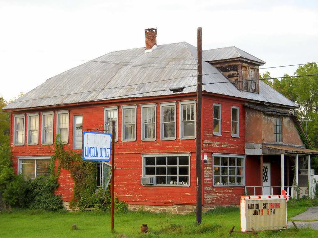 Former Hotel Lincoln, now Hotel Lincoln Antiques, Historic Lincoln Highway, 5093 Lincoln Hwy, Manns Choice, PA, built 1926 by Mean Mister Mustard