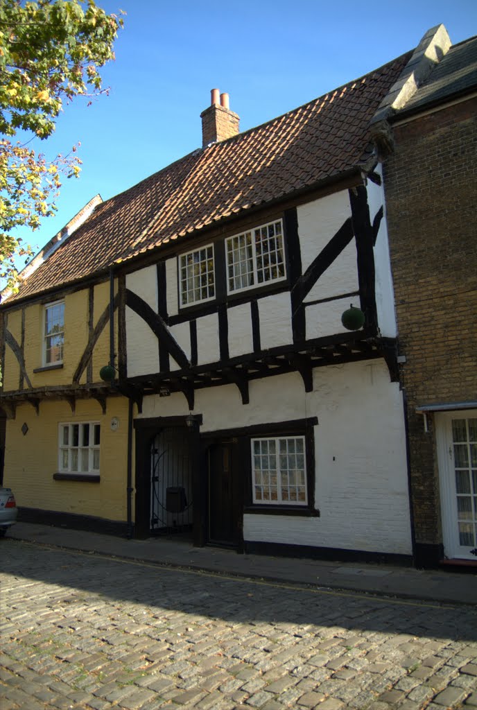 Tudor Cottage, Kings Lynn, Norfolk. by digitography