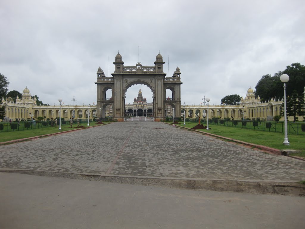 Mysore Palce Entrance by ANIL RAJ