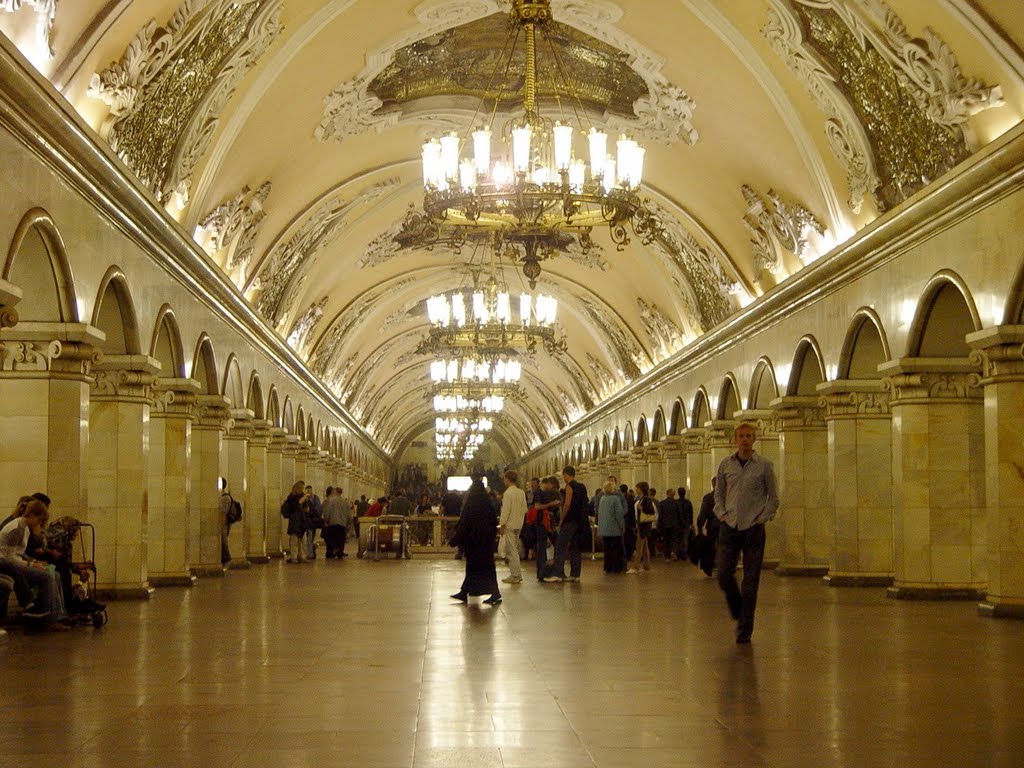 Komsomolskaya Metro Station Moscow by alexbunjes