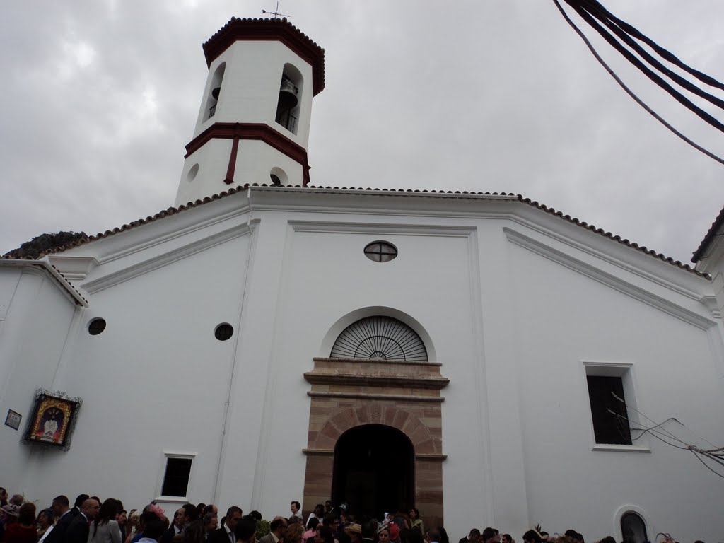 Iglesia parroquial by Luin Mena