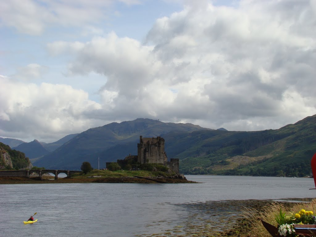 Eilean Donan Castle by Ge Nielissen