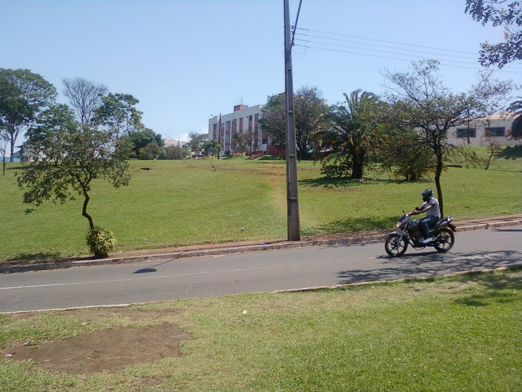 Av. Jabob Bartolomeu Minatti esquina com Av. Dez de Dezembro - Centro - Londrina - Paraná CEP 86026-980 by Douglas Berteloni