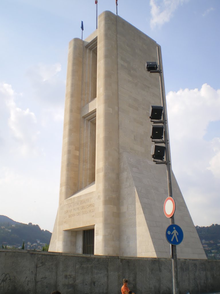 Monumento ai Caduti di Como by Gareth.Stadden