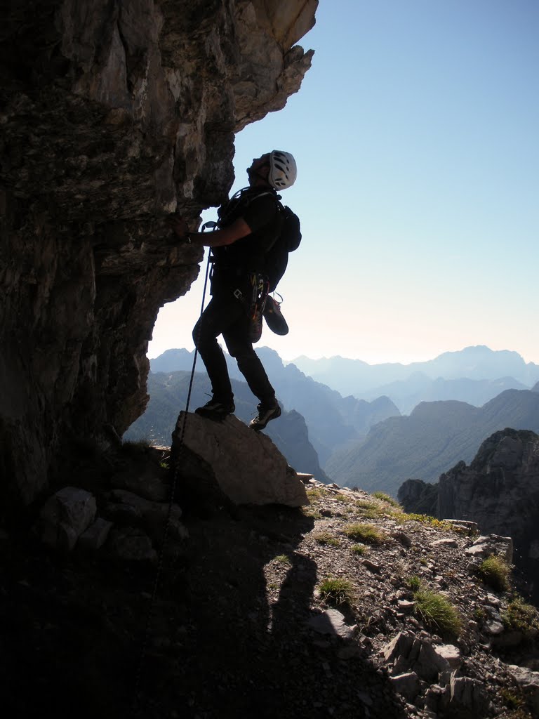 Cercando un'alternativa al penultimo tiro (Campanile di Val Montanaia) by Daks (Marco Da Corte…