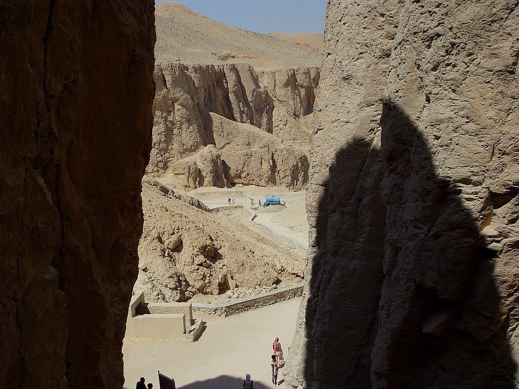 Valley of the Kings, by László Tóth