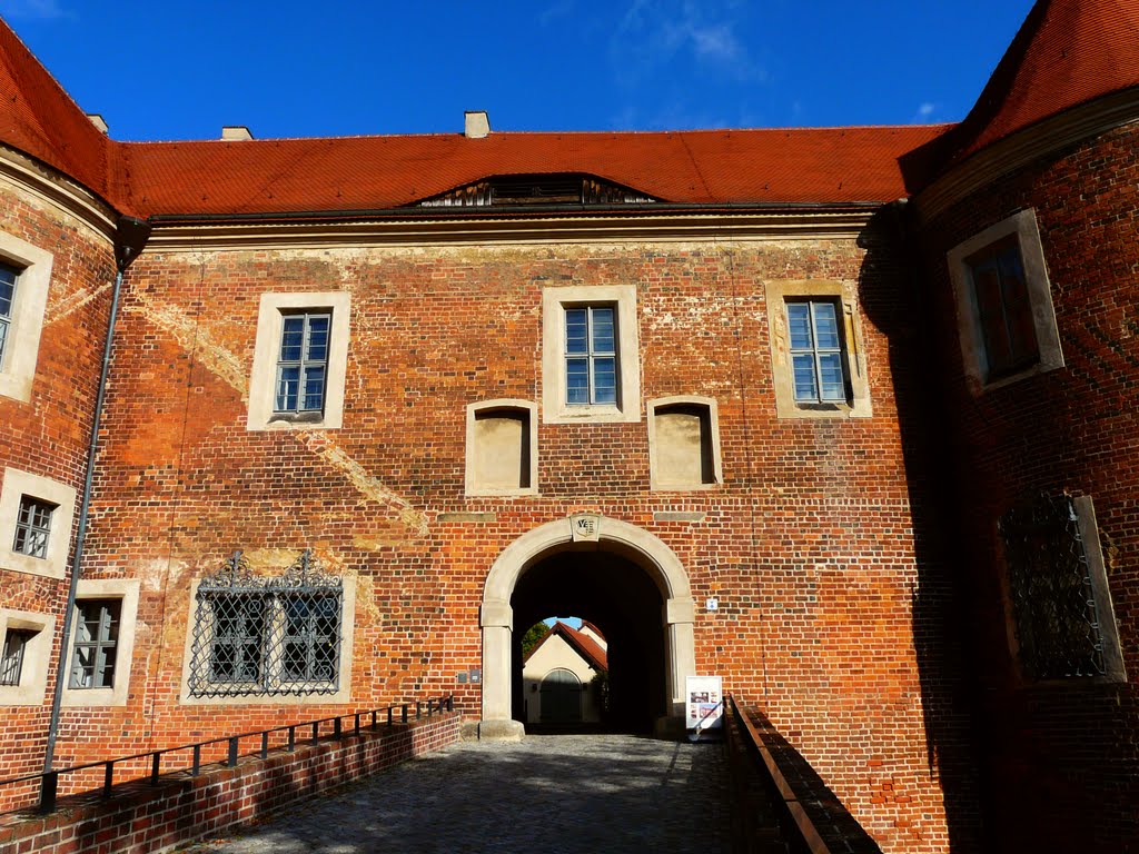 Germany_Brandenburg Country_Fläming_Belzig_Ironhard Castle_main gate_P1270114.JPG by George Charleston