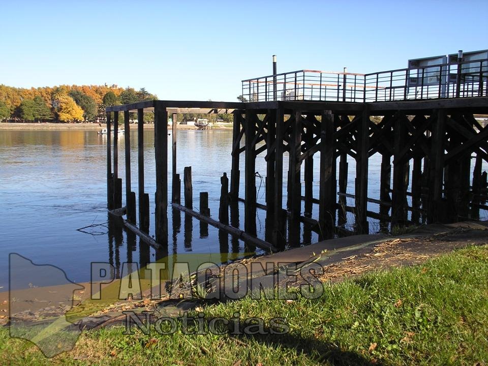 Muelle Cazonero Carmen de Patagones by luis manuel carbone