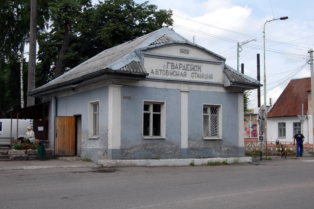 Busbahnhof. by litke