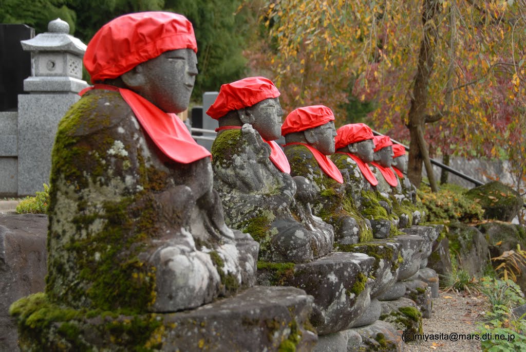 長野県上田市殿城赤坂　瀧水寺　六地蔵様 by Hirokazu Miyashita