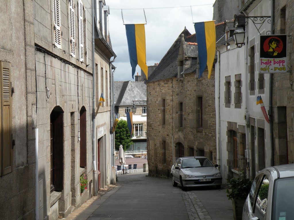 SAINT-RENAN, rue de l'église. by Trébaol François