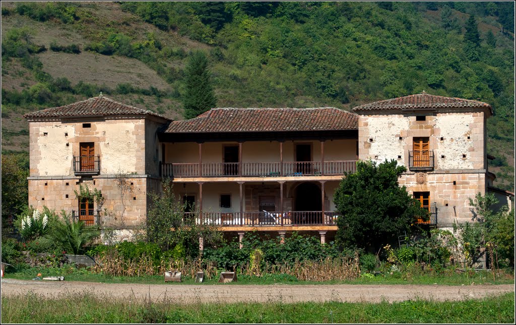 Palacio de Cabo del Río, Tuña (Tineo) by second gallery